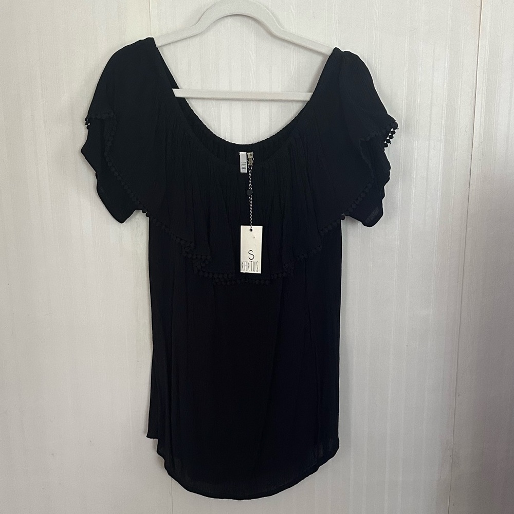 Kaktus Black Ruffled Top Short Sleeve